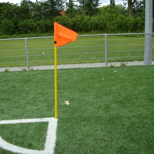 Hoekvlaggen model HV510 6 Flexibele hoekvlaggen. Compleet geleverd met grondpotten, vlag en deksels